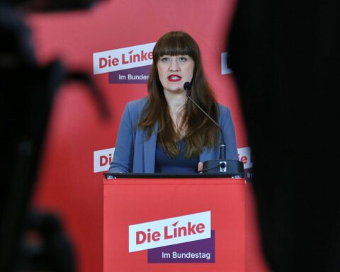 Heidi Reichinnek diskutiert Social-Media-Schutz für Jugendliche und kritisiert pauschale Verbote der SPD.