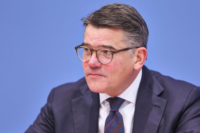 Rhein mahnt CDU bei Reformdebatten zur Rücksicht auf Wahlkämpfer