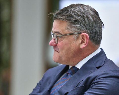 Boris Rhein spricht gegen soziale Einschnitte und fordert Anreize für Leistungsträger in Hessen.