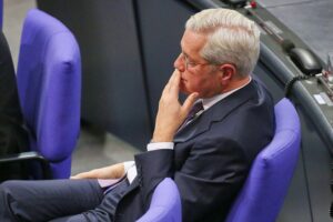 Norbert Röttgen spricht über europäische Verteidigungsfähigkeit und wirtschaftliche Wettbewerbsstärke beim Sicherheitsforum.