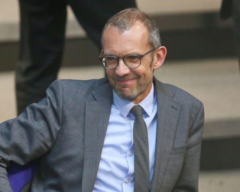 Thomas Röwekamp diskutiert europäischen Atomschutzschirm, während Sicherheit in Europa und NATO im Fokus steht.