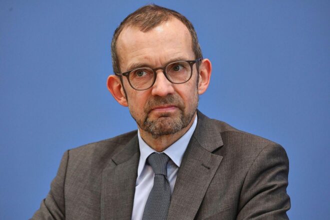 Röwekamp plädiert für zügigen Drohnen-Kauf