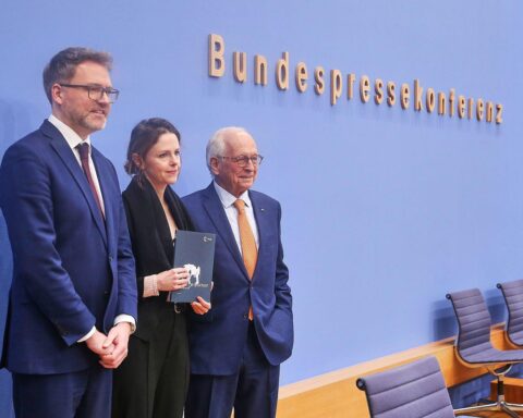 Pressekonferenz zur Münchner Sicherheitskonferenz: Ischinger spricht über Russlands Abwesenheit und Ukraine-Konflikt.