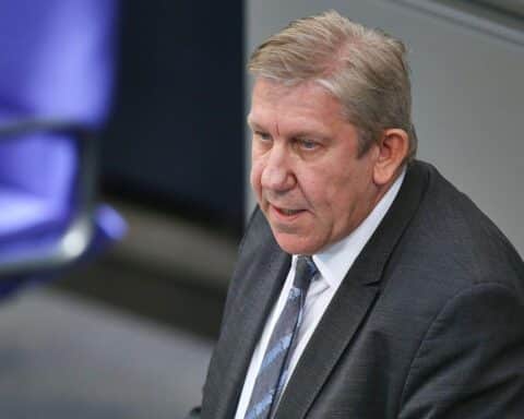 Andreas Schwarz fordert Entscheidung im deutsch-französischen Kampfjet-Projekt FCAS vor Sicherheitskonferenz.