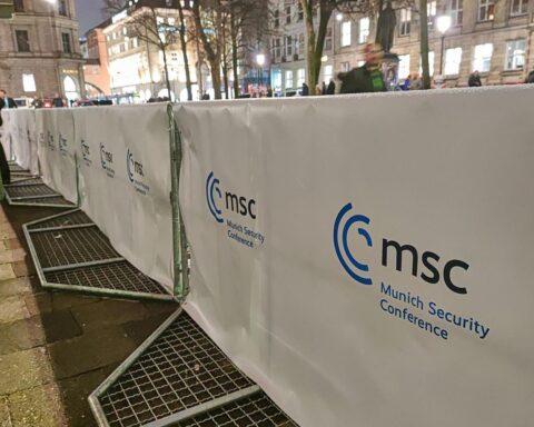 München Sicherheitskonferenz: Diskussion über US-Provokationen, europäische Einheit und internationale Zusammenarbeit.