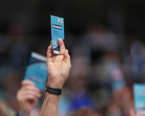 CDU-Parteitag: Abstimmung, Konflikte mit SPD, wichtige politische Entscheidungen und Diskussionen.