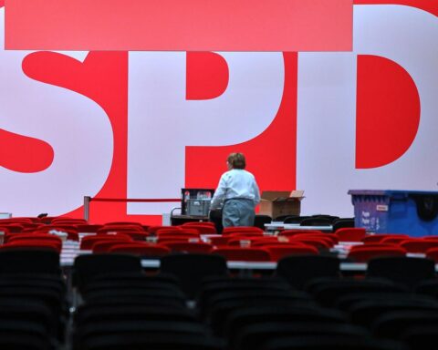 SPD-Logo mit Hinweis auf neue Abgabe zur Finanzierung des Gesundheitssystems und sozialer Gerechtigkeit.