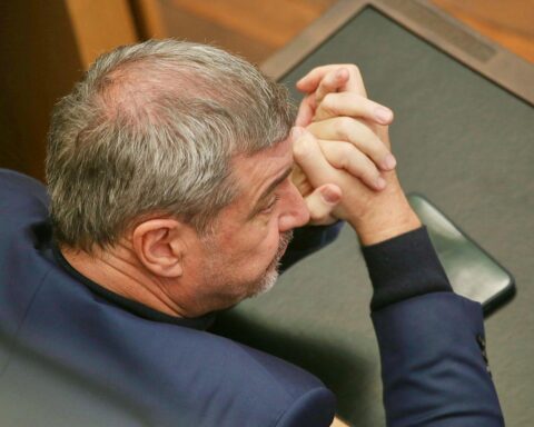 Markus Söder steht im Zentrum von Kontroversen über Parteibuch-Abhängigkeit bei Fördermitteln.