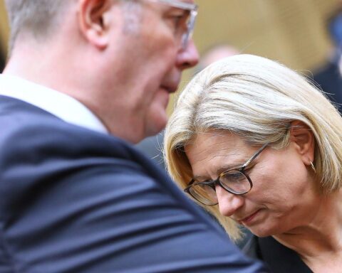 Alexander Schweitzer und Anke Rehlinger fordern den Ausbau der Moselschleusen für nachhaltige Entwicklung.