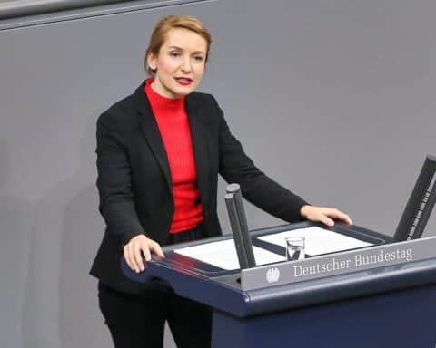 Ines Schwerdtner warnt vor Bürokratie bei geplanter Sozialstaatsreform in Berlin.