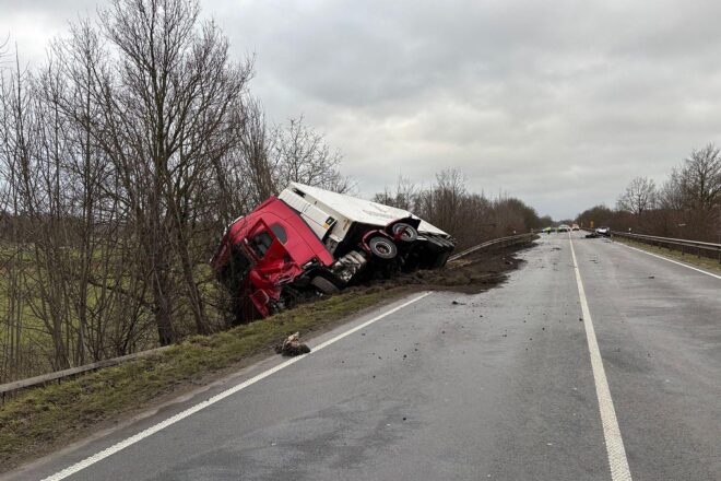 Schwerer Unfall auf B72 bei Cloppenburg fordert lebensgefährlich Verletzten