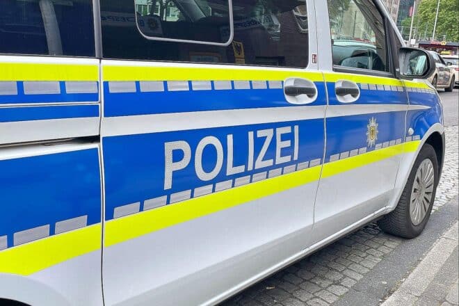 Schwerer Unfall in Krefeld – Radfahrerin lebensgefährlich verletzt