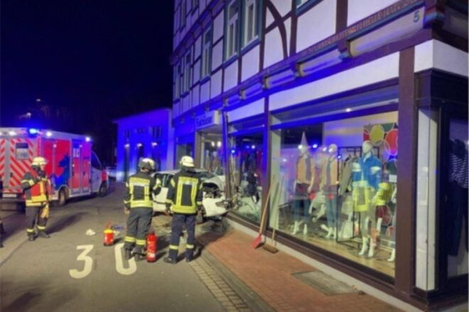 Schwerer Unfall in Vlotho – Zwei Personen lebensgefährlich verletzt
