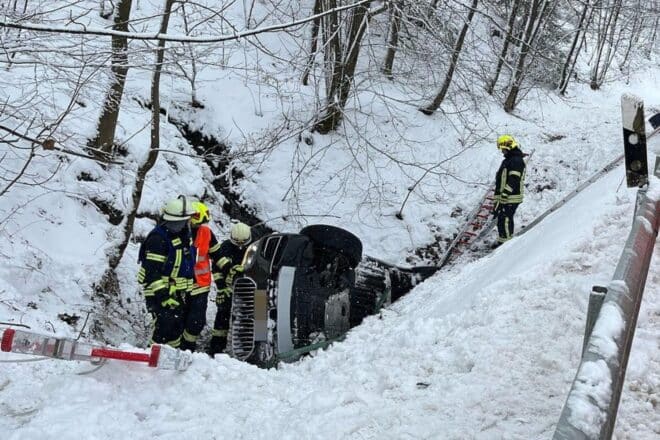 Schwerer Unfall nach Schneefall im Kreis Siegen-Wittgenstein