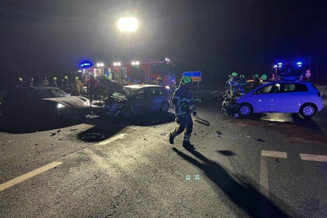 Schwerer Verkehrsunfall in Paderborn fordert drei Verletzte