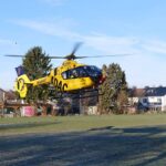 Rettungshubschrauber fliegt verletzten Mann nach Wohnungsbrand in Dortmund ins Krankenhaus.
