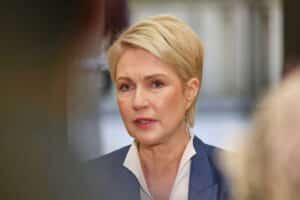 Manuela Schwesig erklärt ihre Position gegen die AfD und für soziale Gerechtigkeit.