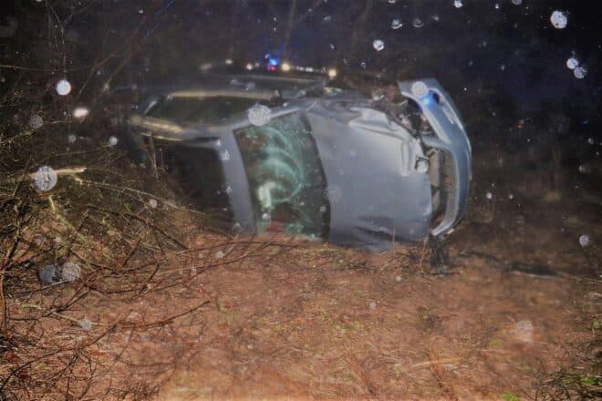 Senior bei Unfall nach Wildausweichmanöver schwer verletzt