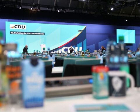 CDU-Parteitag: Jens Spahn betont Zukunftsversprechen mit Fokus auf Wohnungsbau und Eigenheim.