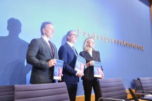 Studienpräsentation zu Gewalt in Deutschland: Dunkelfeld, niedrige Anzeigequoten, betroffene Gruppen im Fokus.