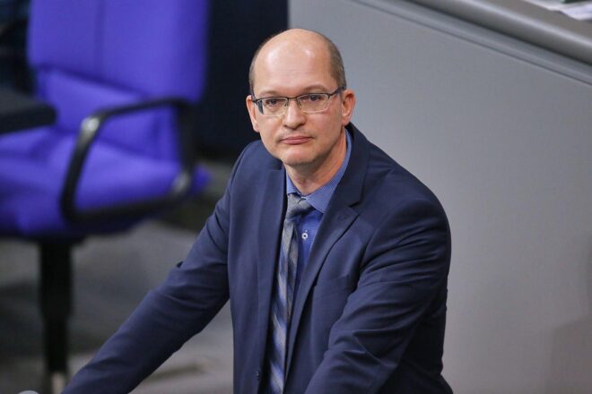 Thüringer AfD fordert schärfere Regeln für Mitarbeiter