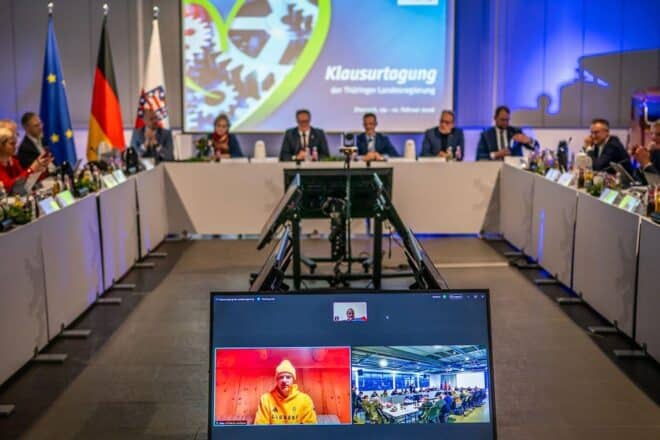 Thüringer Regierung gratuliert Olympiasieger Langenhahn per Liveschaltung