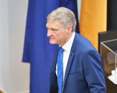 Stephan Toscani äußert Bestürzung über den tödlichen Angriff auf Bahn-Mitarbeiter. Mitgefühl und Schutzforderungen.