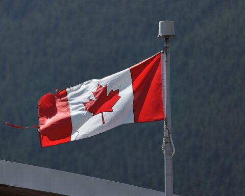 Traurige Szenen in Tumbler Ridge: Gewalttat mit mehreren Toten und Verletzten in Schule.