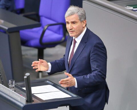 Metin Hakverdi diskutiert transatlantische Sicherheitskooperation, Ukraine und europäische Abhängigkeit von den USA.