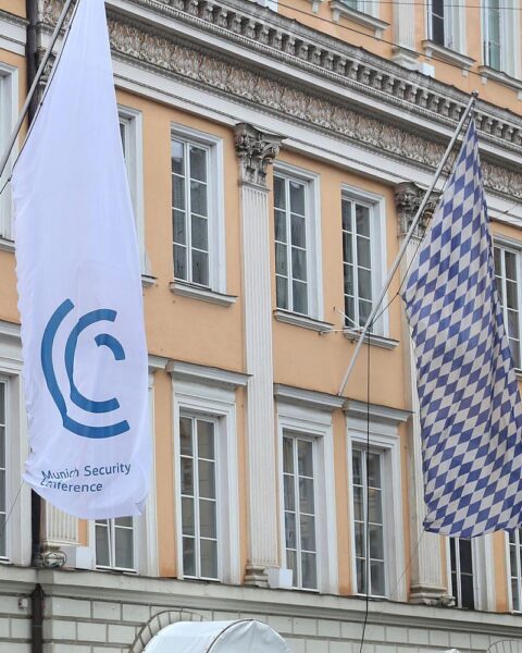 Vertreter europäischer Länder diskutieren innovative Asyllösungen auf der Münchner Sicherheitskonferenz.