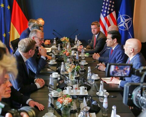 Merz und Rubio diskutieren sicherheitspolitische Themen, Ukraine und internationale Beziehungen in München.