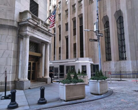 New Yorker Börse mit steigenden Indizes und Finanzaktivität nach positiven Inflationsdaten.