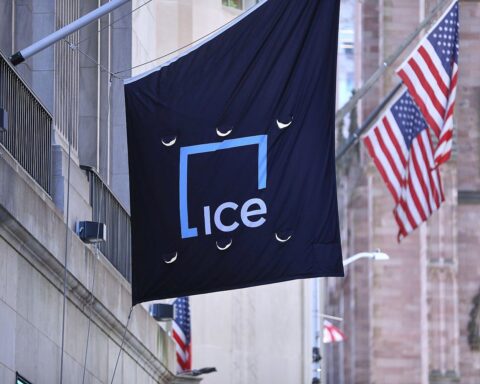 Aktienkurse fallen, KI-Angst dominiert, IBM verliert stark. New York Stock Exchange im Blick.