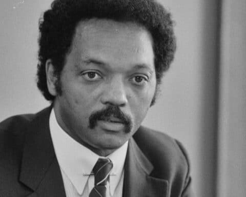Jesse Jackson, bedeutender Bürgerrechtler, verstorben, bekannt für Engagement für soziale Gerechtigkeit und Vielfalt.