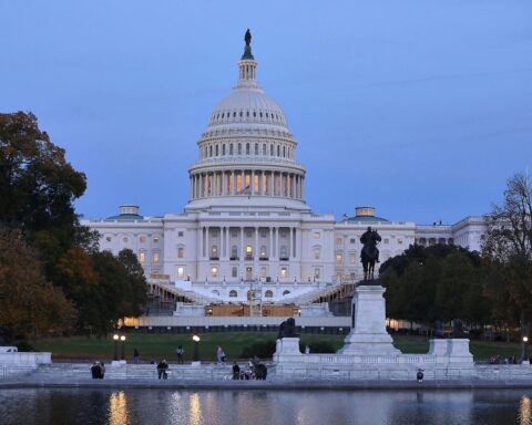 Kapitol in Washington, symbolisiert politische Entscheidungen und Zölle im US-Repräsentantenhaus.