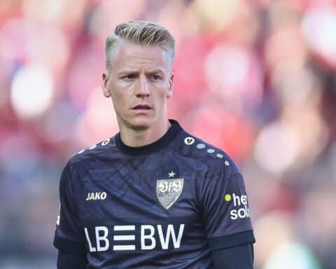 VfB Stuttgart feiert den Sieg im DFB-Pokal gegen Holstein Kiel mit 3:0.