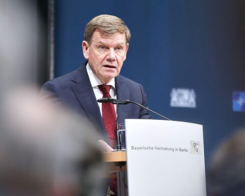 Johann Wadephul spricht über mögliche Russland-Sanktionen und internationale Sicherheit in Berlin.