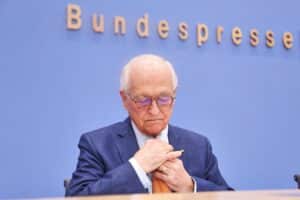 Wolfgang Ischinger diskutiert Waffengeschenke an Polen zur Stärkung der europäischen Sicherheit in der NATO.
