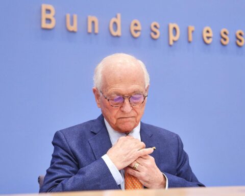 Wolfgang Ischinger diskutiert Waffengeschenke an Polen zur Stärkung der europäischen Sicherheit in der NATO.