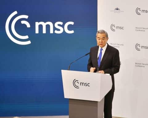 Wang Yi spricht auf der Münchner Sicherheitskonferenz für internationale Zusammenarbeit und UN-Stärkung.