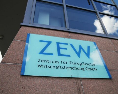Diagramm der ZEW-Konjunkturerwartungen mit Trends für Deutschland und Eurozone, Analyse und Prognosen.