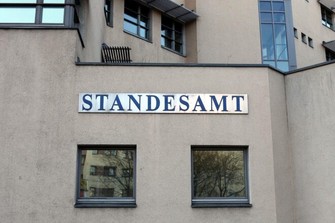 Zahl der Eheschließungen sinkt auf niedrigsten Stand seit 1950