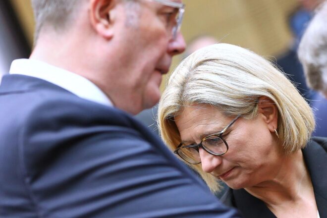 Zugbegleiter getötet – Ministerpräsidenten geschockt