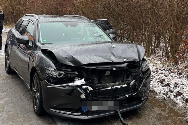 Zwei Frauen bei Frontalzusammenstoß in Hagen-Dahl verletzt
