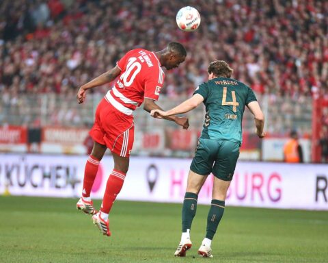 Sieg für Werder Bremen: Fußballspiel mit Toren, Emotionen und Roter Karte.