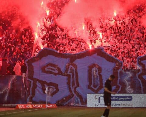 FCM-Fans feiern mit Pyrotechnik trotz Strafen und Zuschauer-Teilausschlüssen nach Vorfällen gegen Dresden.