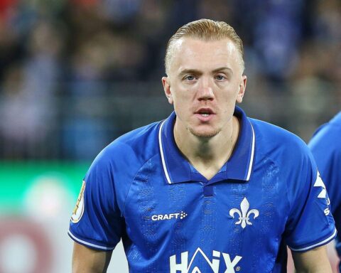 Darmstadt feiert 2:0-Sieg gegen Kiel, auf Platz zwei der 2. Bundesliga vorgerückt.