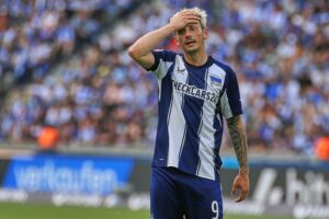 Hertha BSC und VfL Bochum, emotionale Spielszenen, unentschieden, Fußball-Atmosphäre, Zuschauer jubeln.
