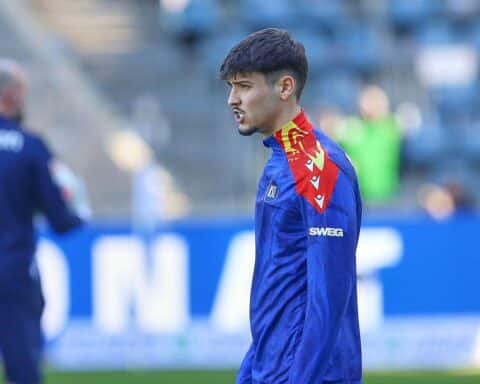 Karlsruher SC feiert letzten Endes 3:1-Sieg gegen Greuther Fürth mit Jubel und Toren.