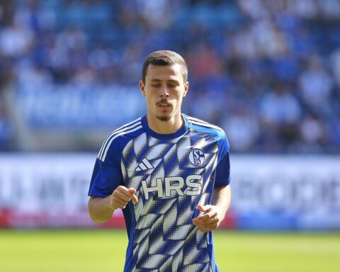 Schalke 04 jubelt nach 1:0-Sieg gegen Bielefeld in der 2. Fußball-Bundesliga.